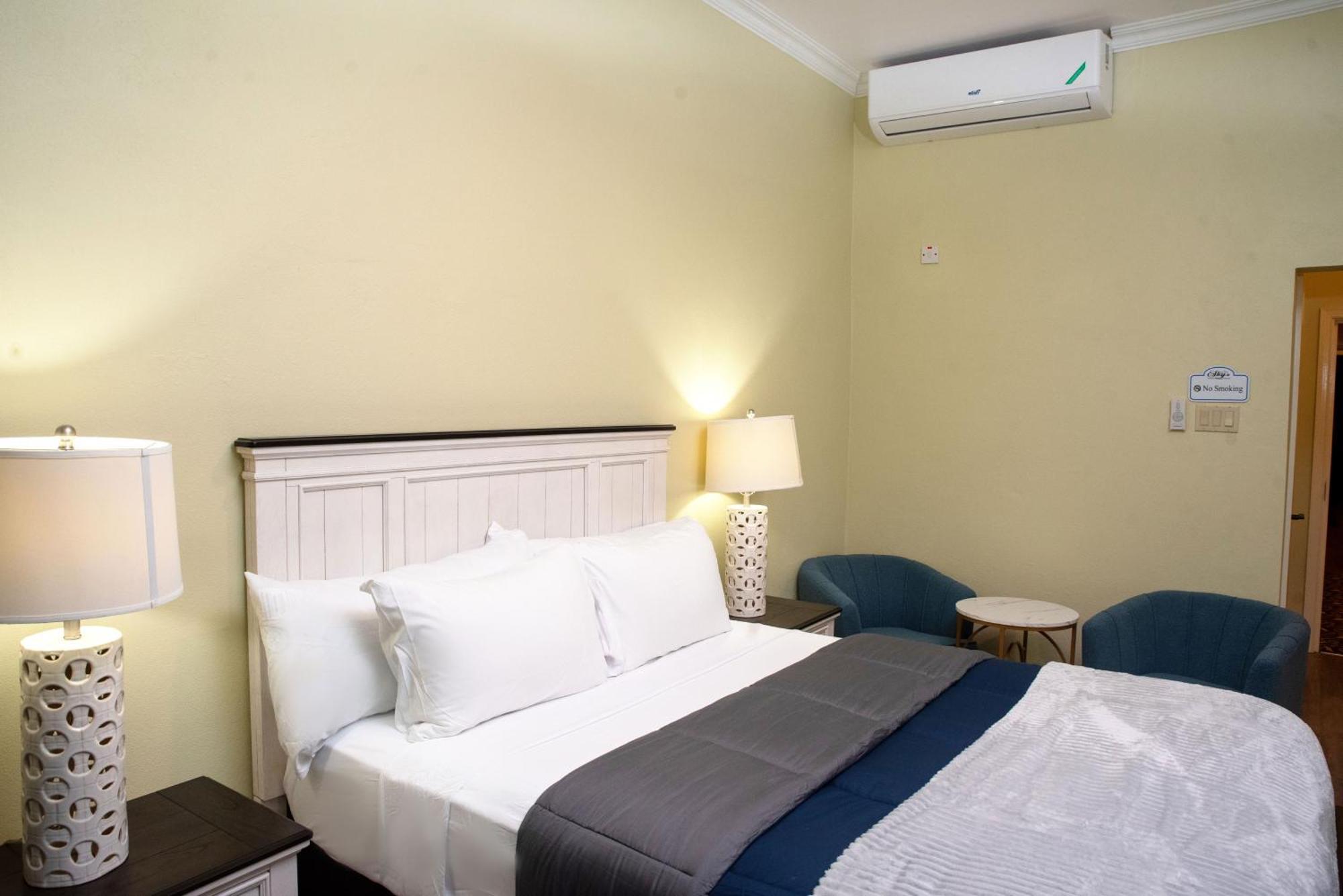 Sky'S Villa Resort Buff Bay Exterior photo